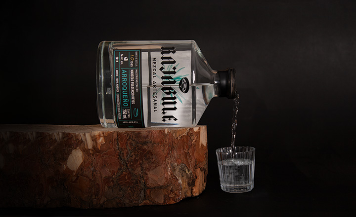 Rajabule-Mezcal-artesanal-sustentable-escena5-720x440 Horizonte Sustentable - Arroqueño 2019 Rajabule Mezcal artesanal sustentable escena5 720x440 1