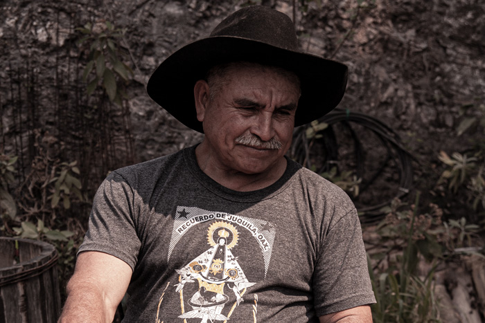 Rajabule-mezcal-artesanal-sustentable-maestro-mezcalero-4 Horizonte Sustentable - Espadín | Tobasiche | Mexicano 2016 Rajabule mezcal artesanal sustentable maestro mezcalero 4